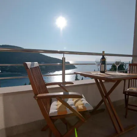 Apartment By The Sea