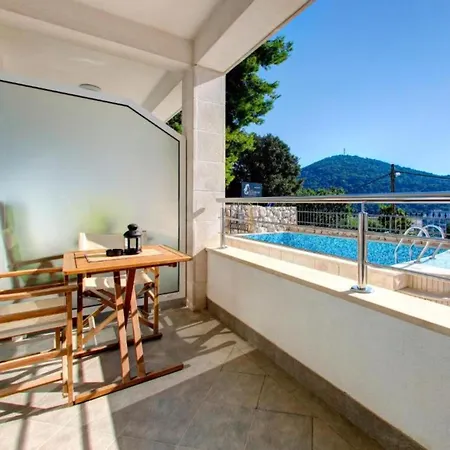 Apartment By The Sea *