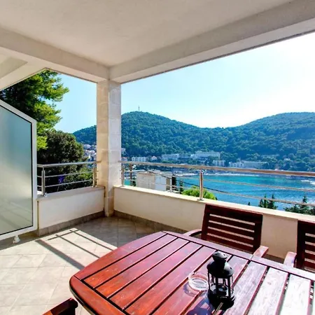 By The Sea Apartman
