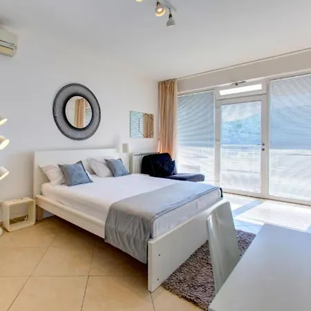 Apartment By The Sea