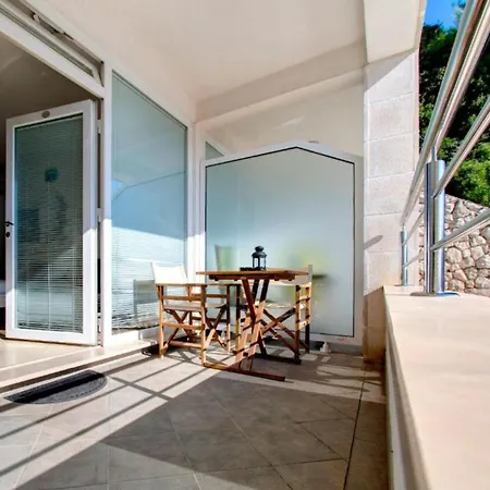 By The Sea Apartment *